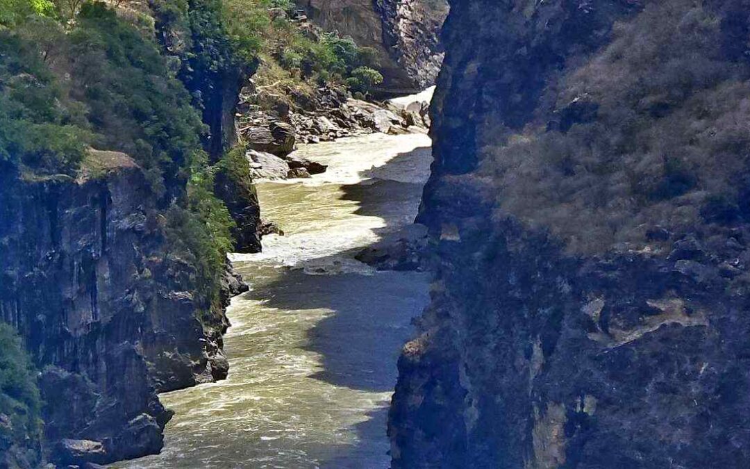 Tiger Leaping Gorge: a 3,000-meter drop into the Yangtze River